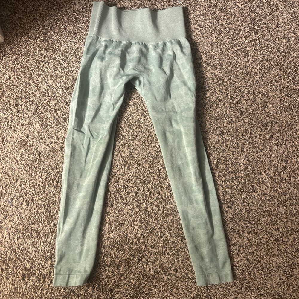 Leggings 
Light camo! 
Medium 
Sporty! Good quality!